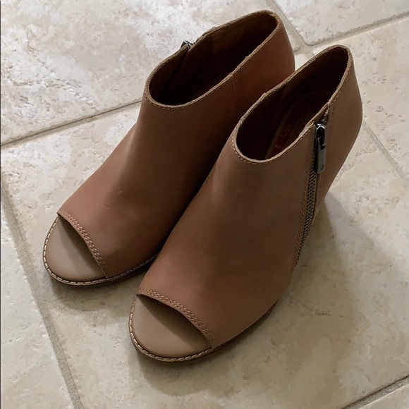 Lucky Brand Peep Toe Wedge - Picture 2 of 2